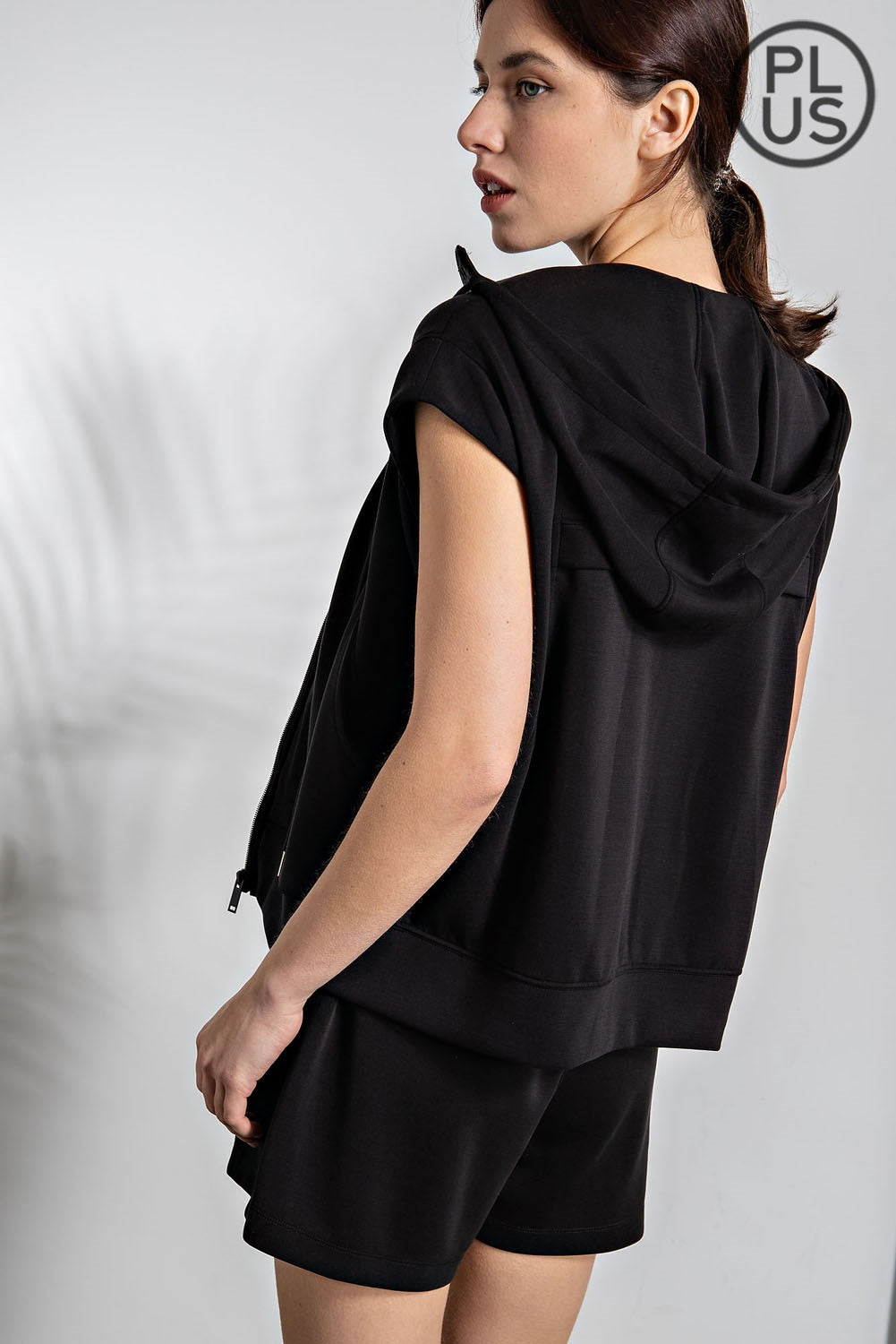SLEEVELESS HOODIE JACKET