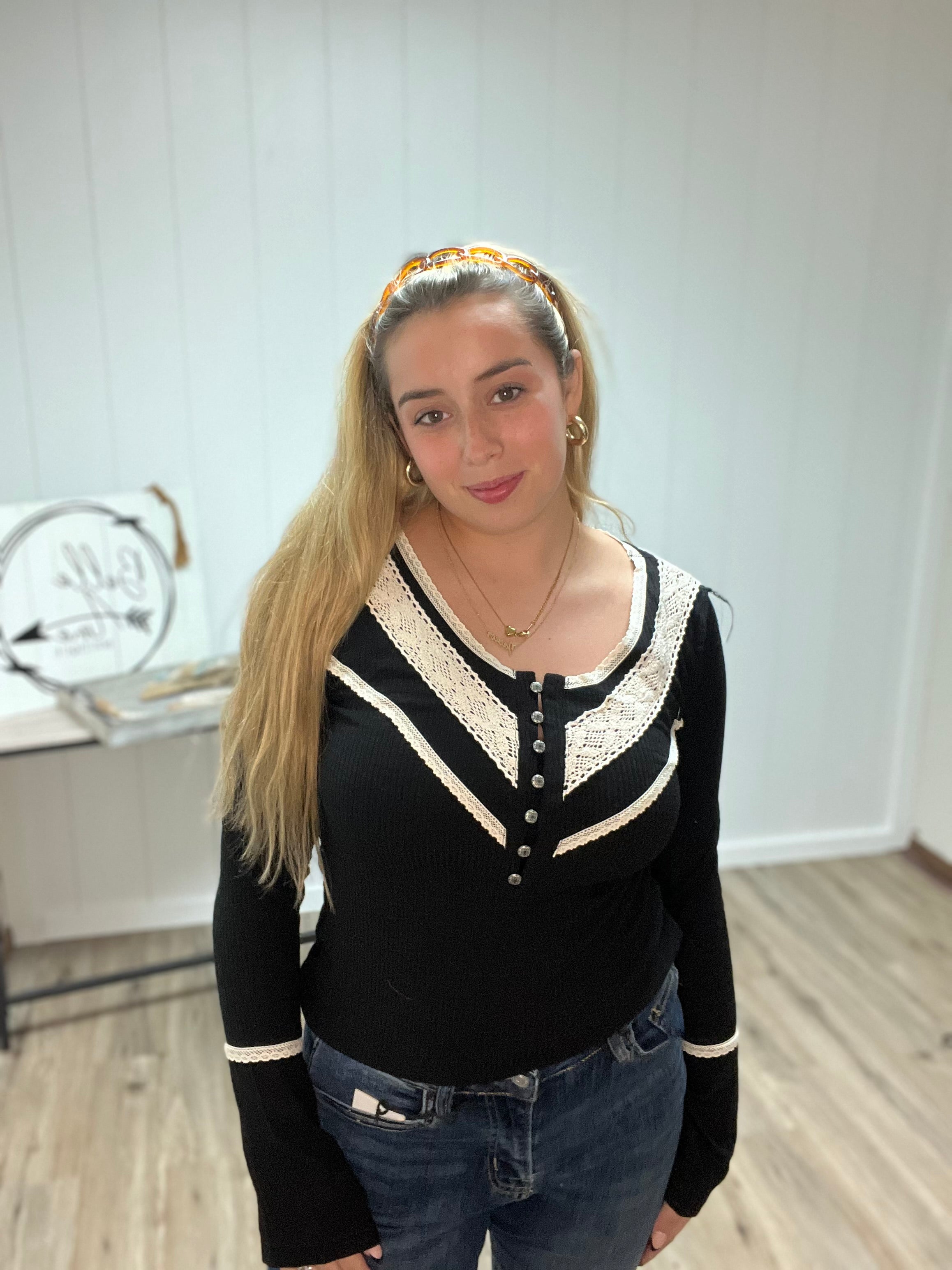 LACE LONG SLEEVE TOP