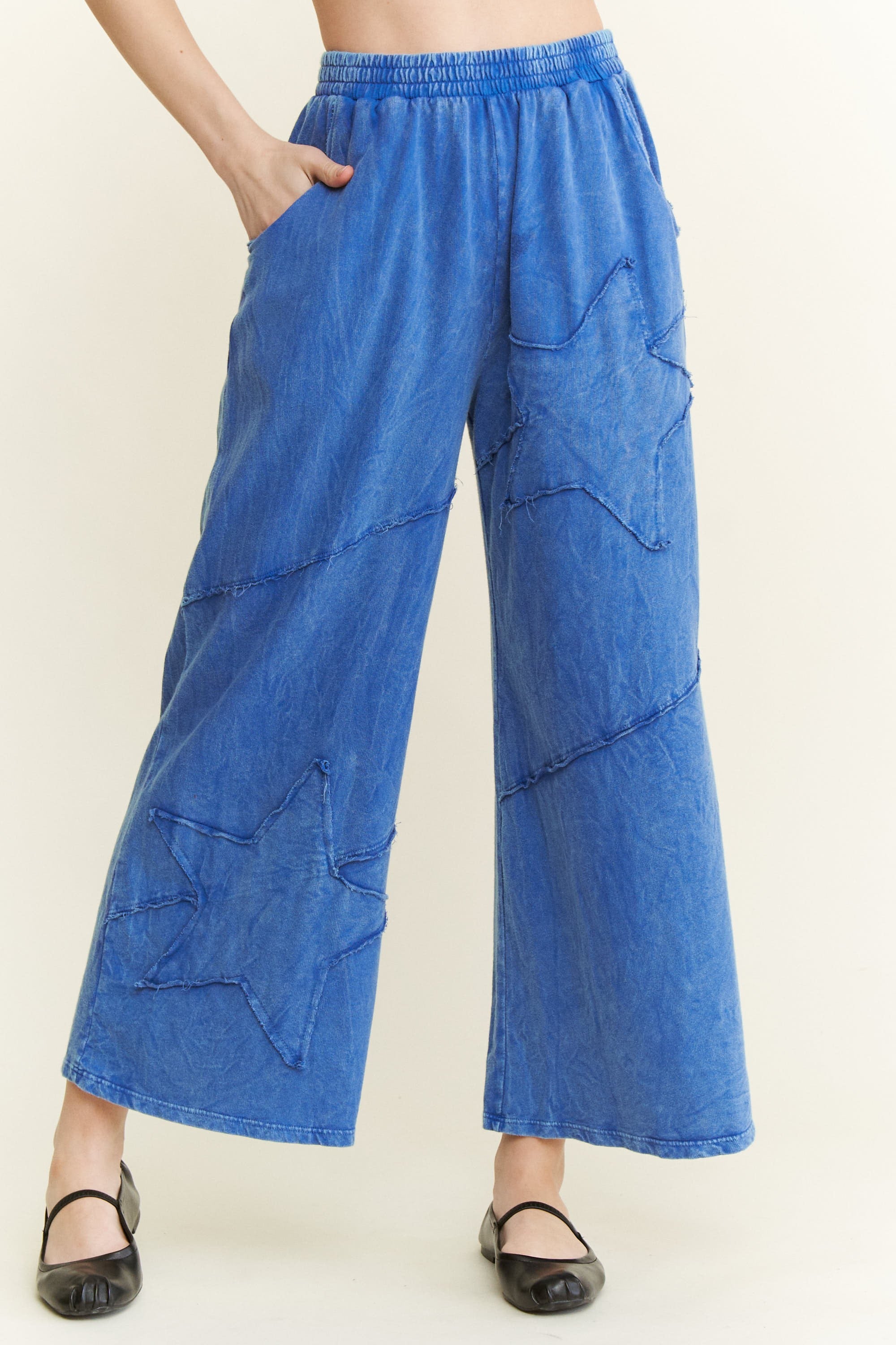 STAR PATCHED CROPPED PANTS