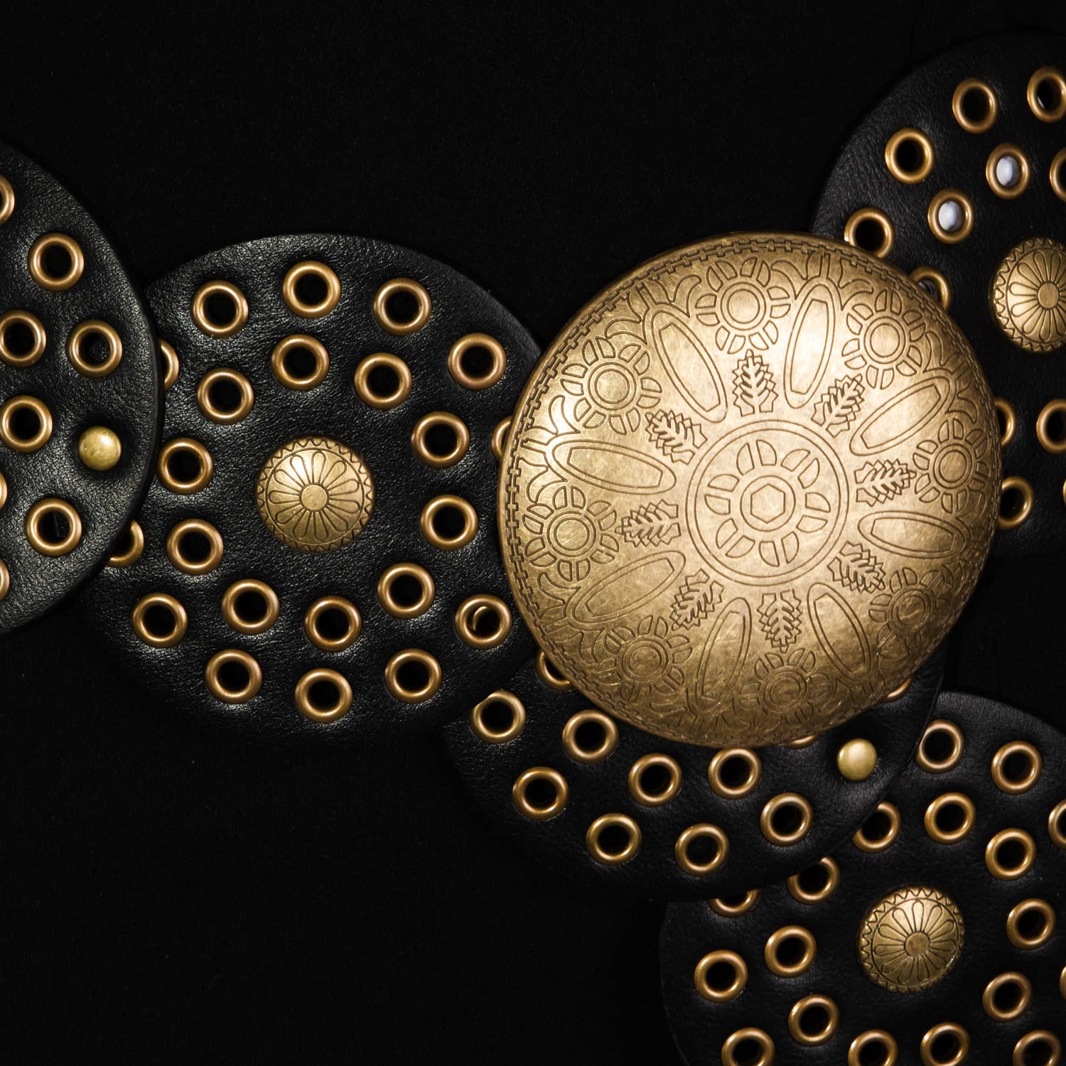 Metallic Shield Buckle Faux Leather Disc Belt