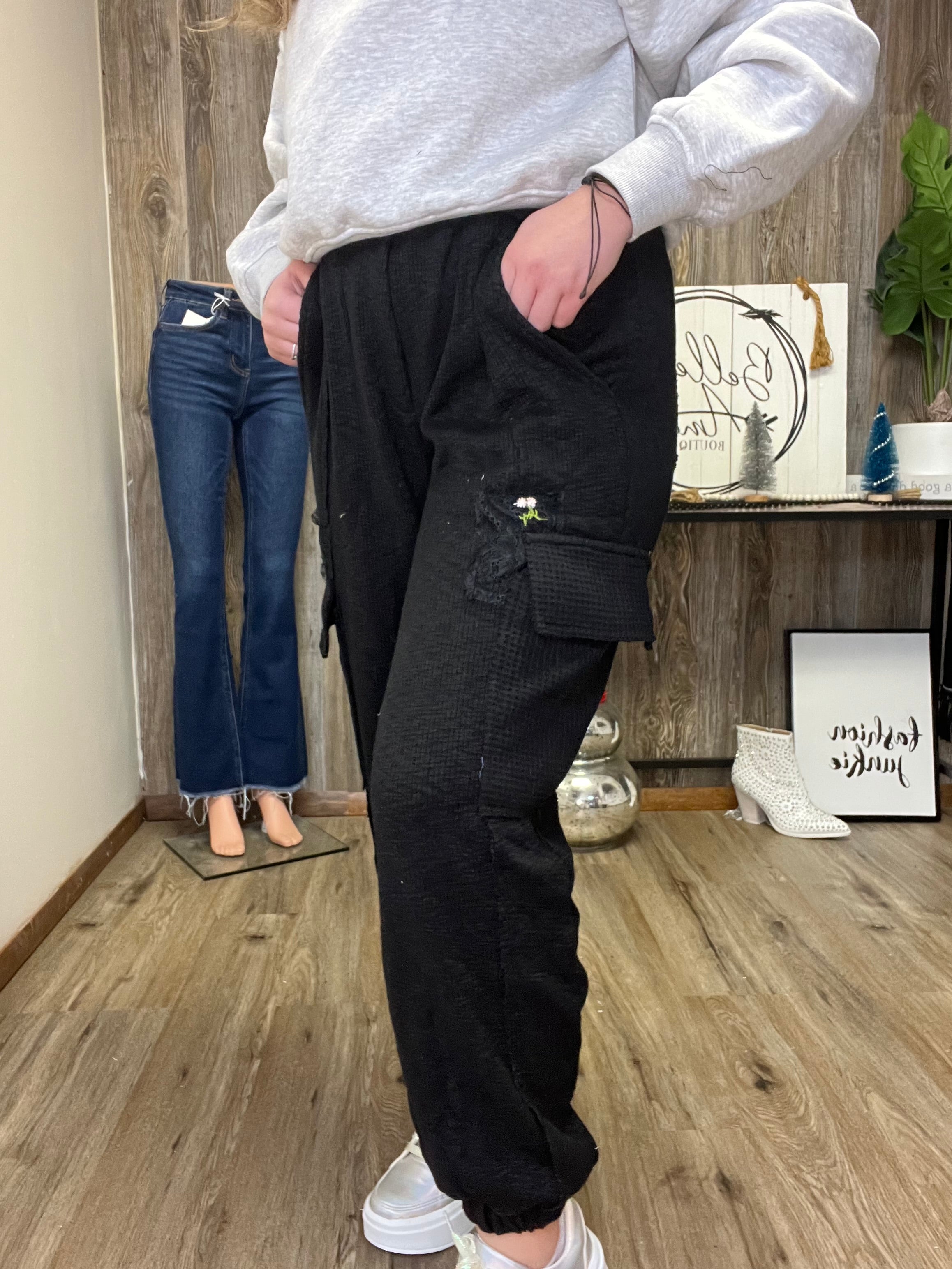 POL WAFFLE WITH FLORAL ACCENT  PANT