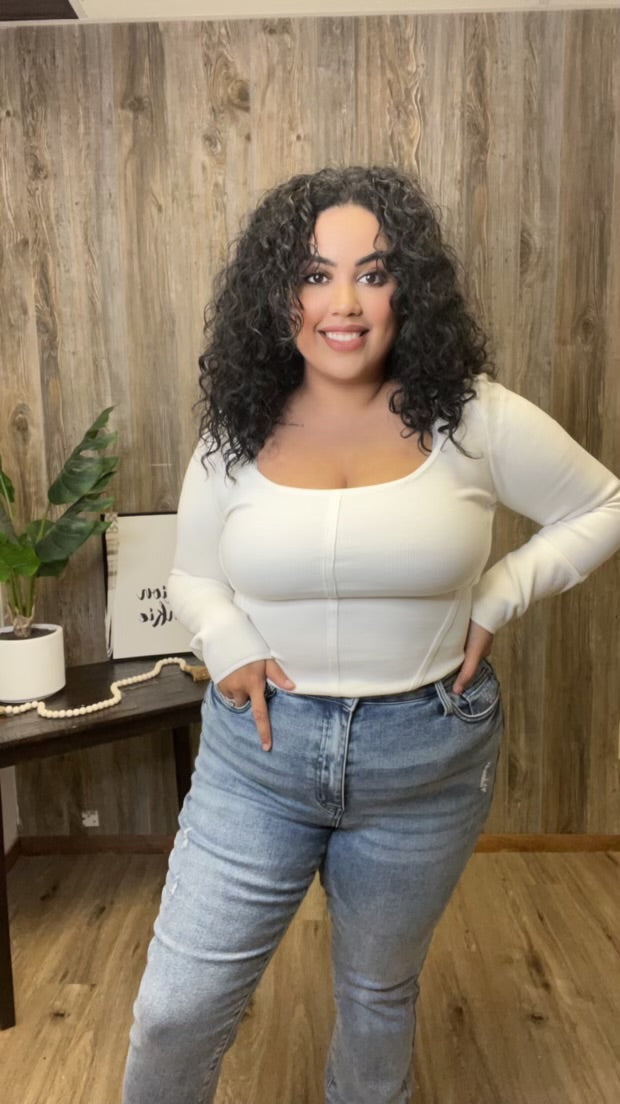 EESOME SQUARE NECK FITTED CROP
