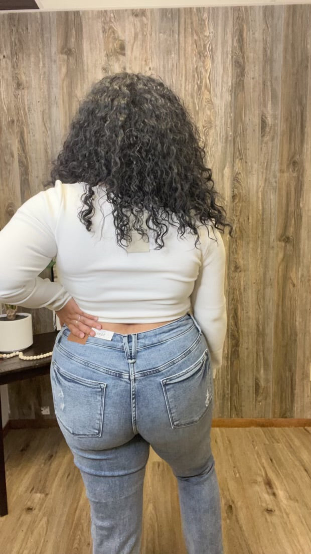 EESOME SQUARE NECK FITTED CROP