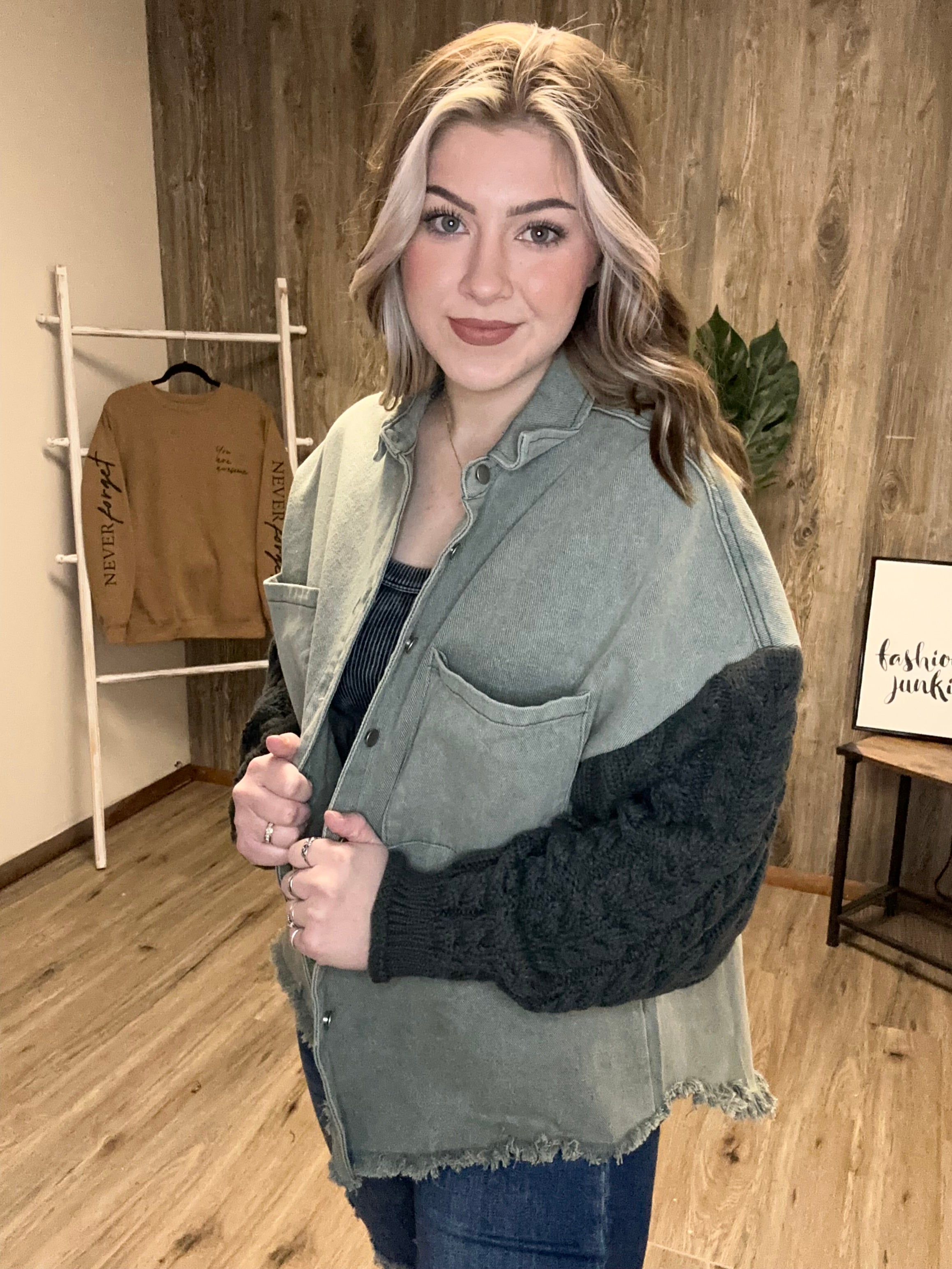 POL SHACKET WITH SWEATER SLEEVES