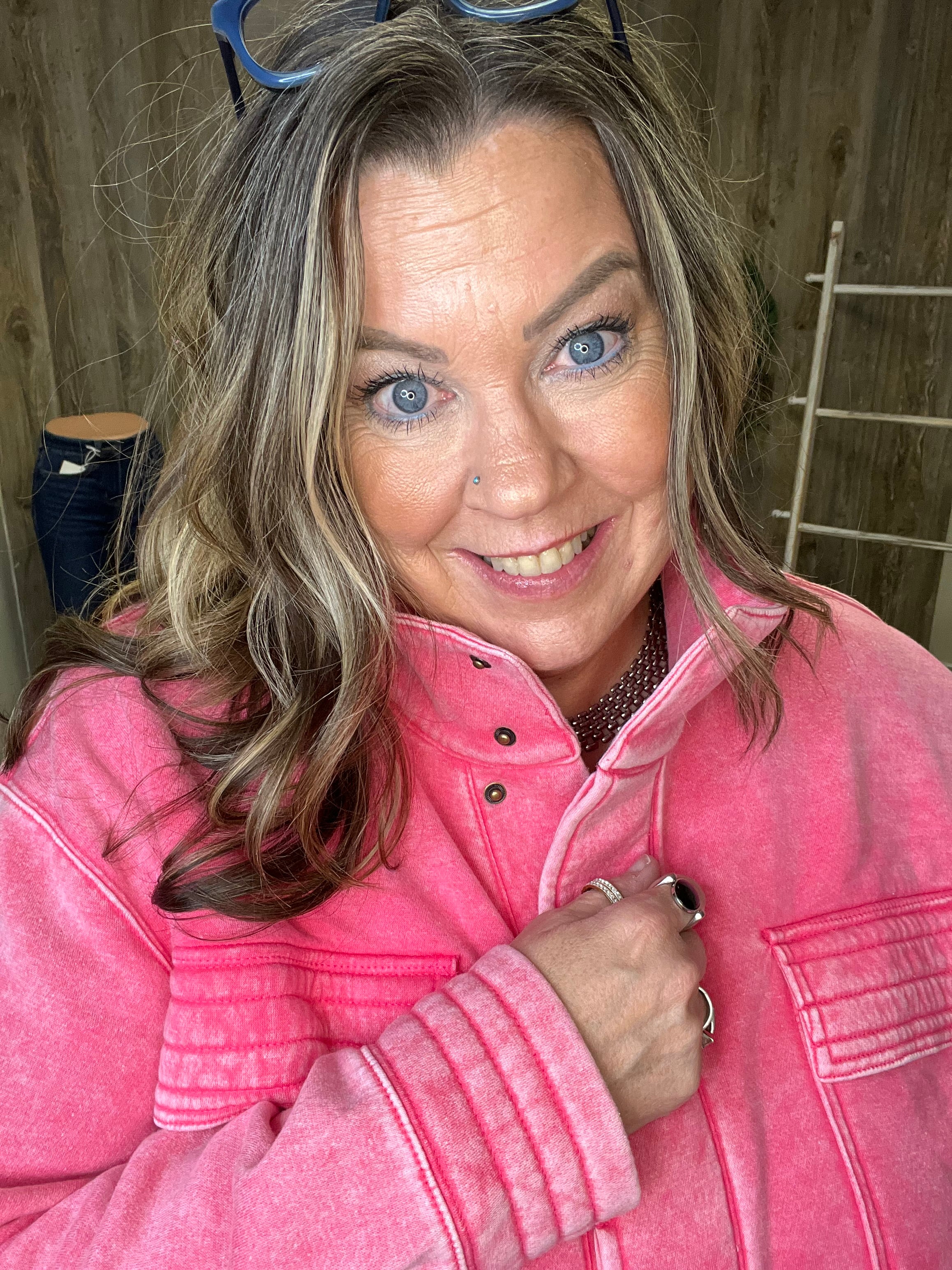 SNAP BUTTON FLEECE SWEATSHIRT