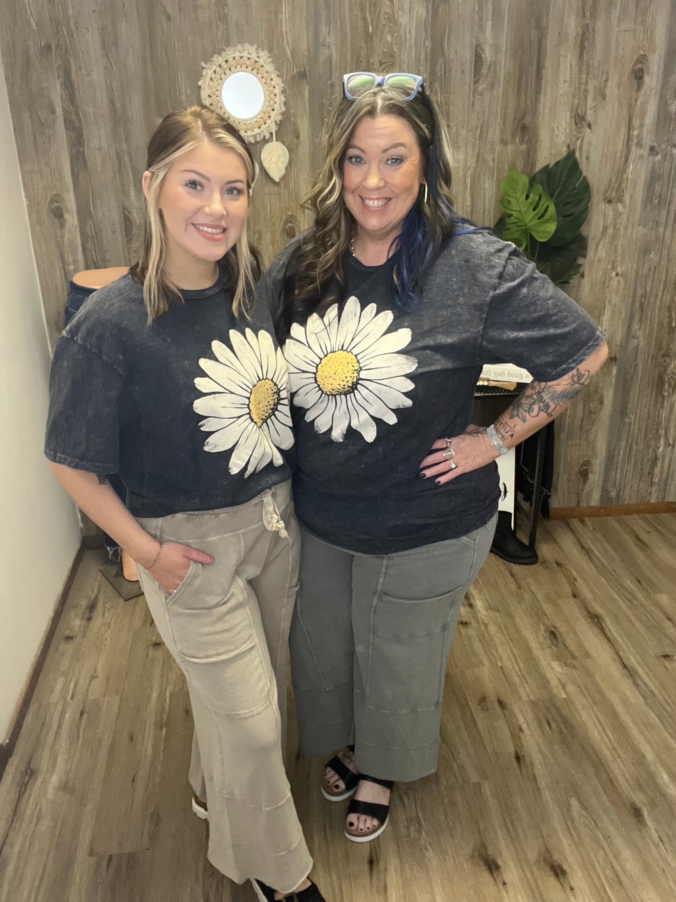 Lotus Fashion Collection - Daisy Graphic Top