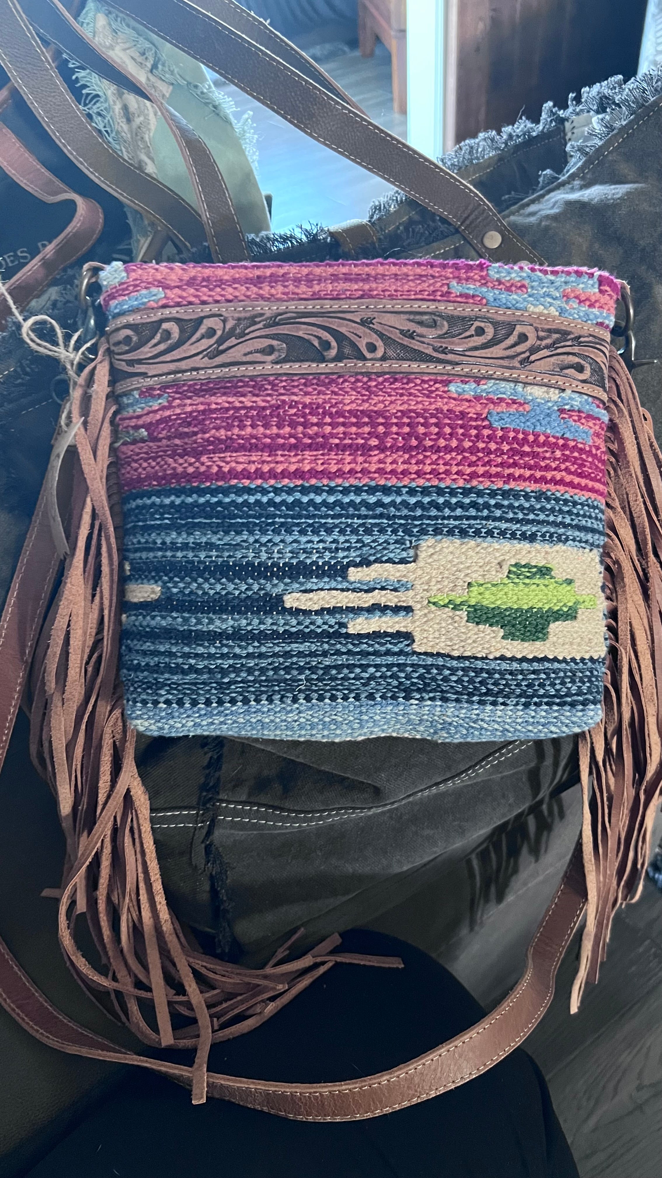 DESTINATION COLORFUL FRINGE