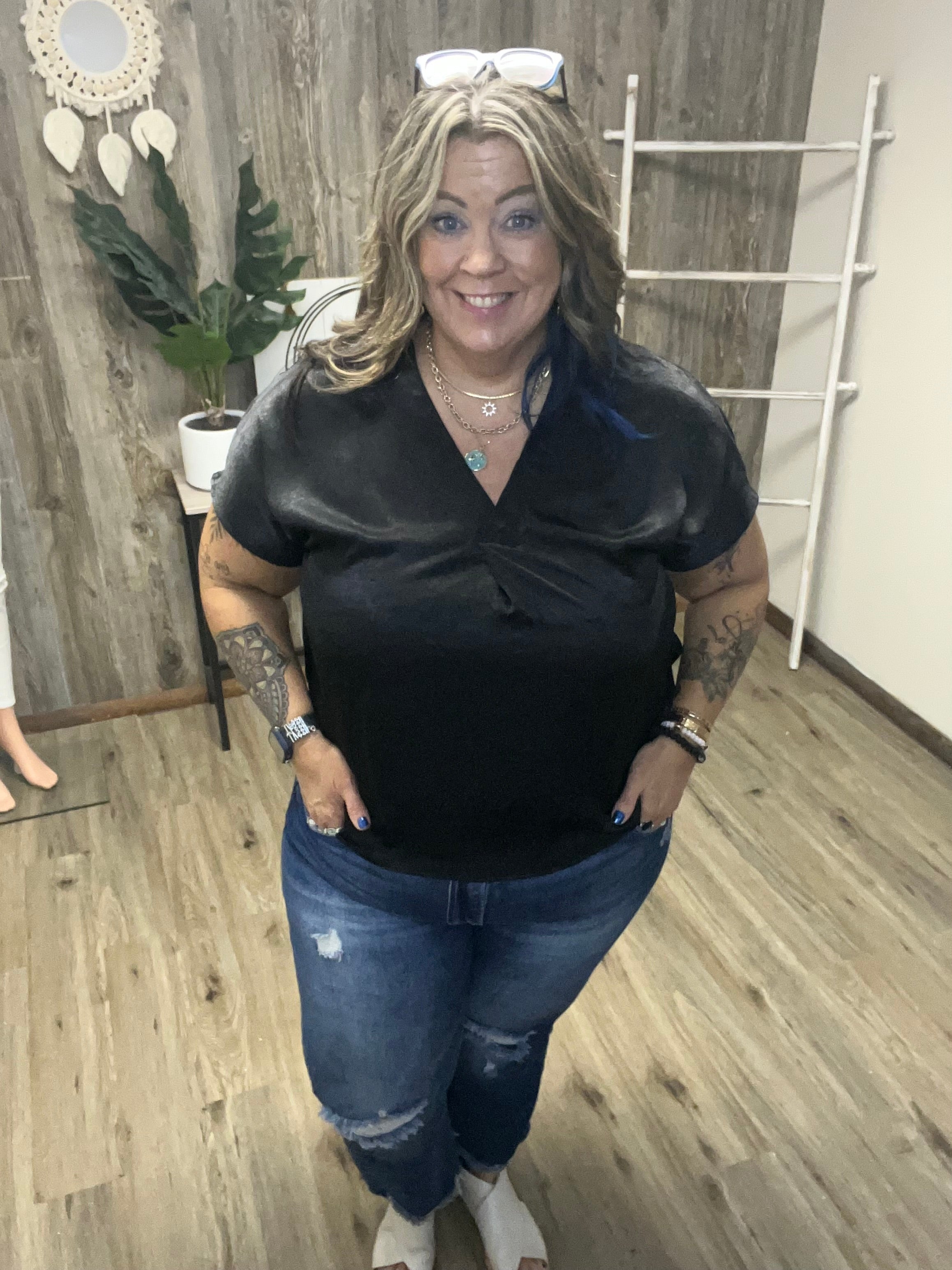 ANDREE SOLID VNECK