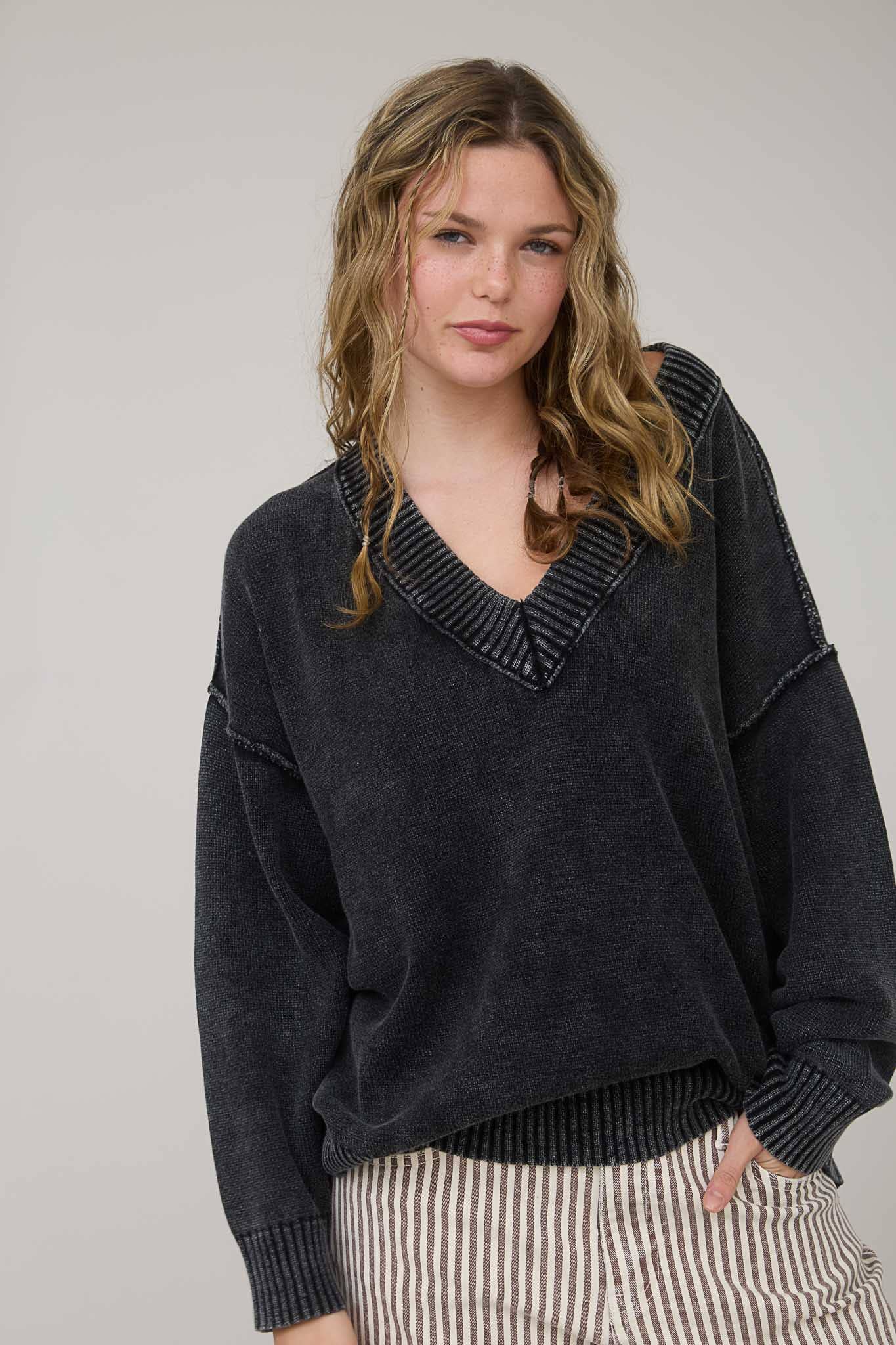 Blu Pepper - WASHED V NECK LONG SLEEVE OVERSIZED KNIT SWEATER