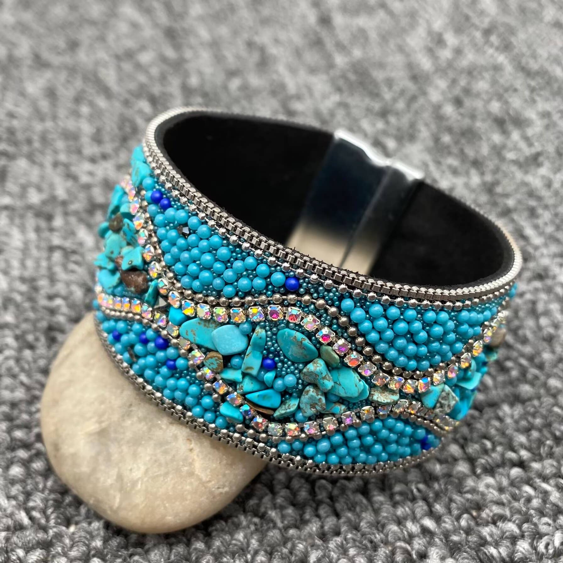 Boho Handmade Gravel Beads Magnetic Buckle Bangle