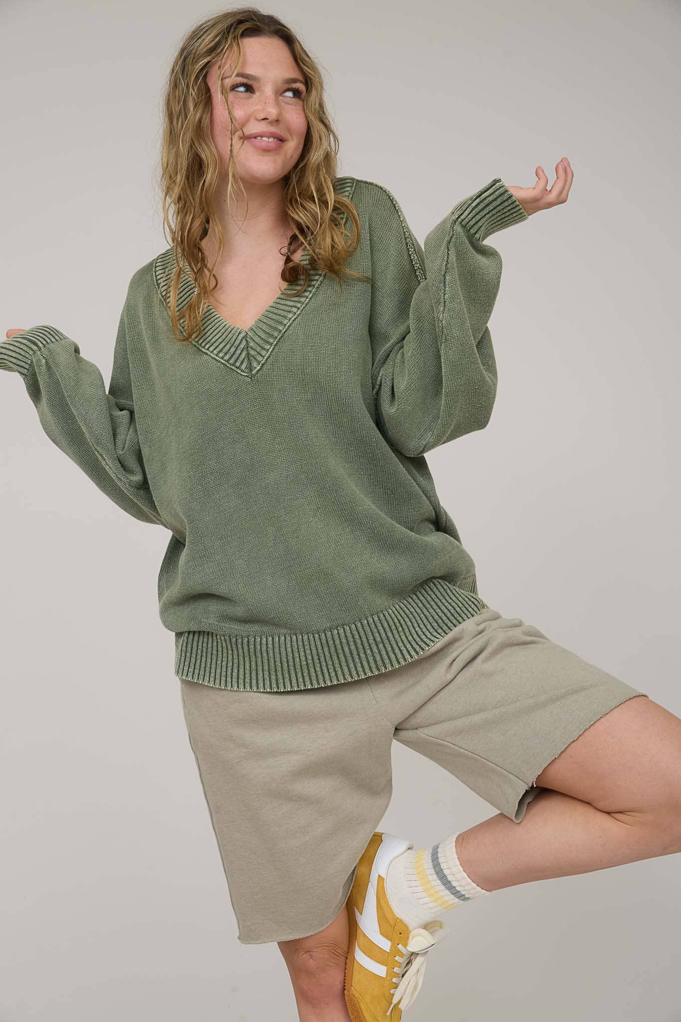 Blu Pepper - WASHED V NECK LONG SLEEVE OVERSIZED KNIT SWEATER