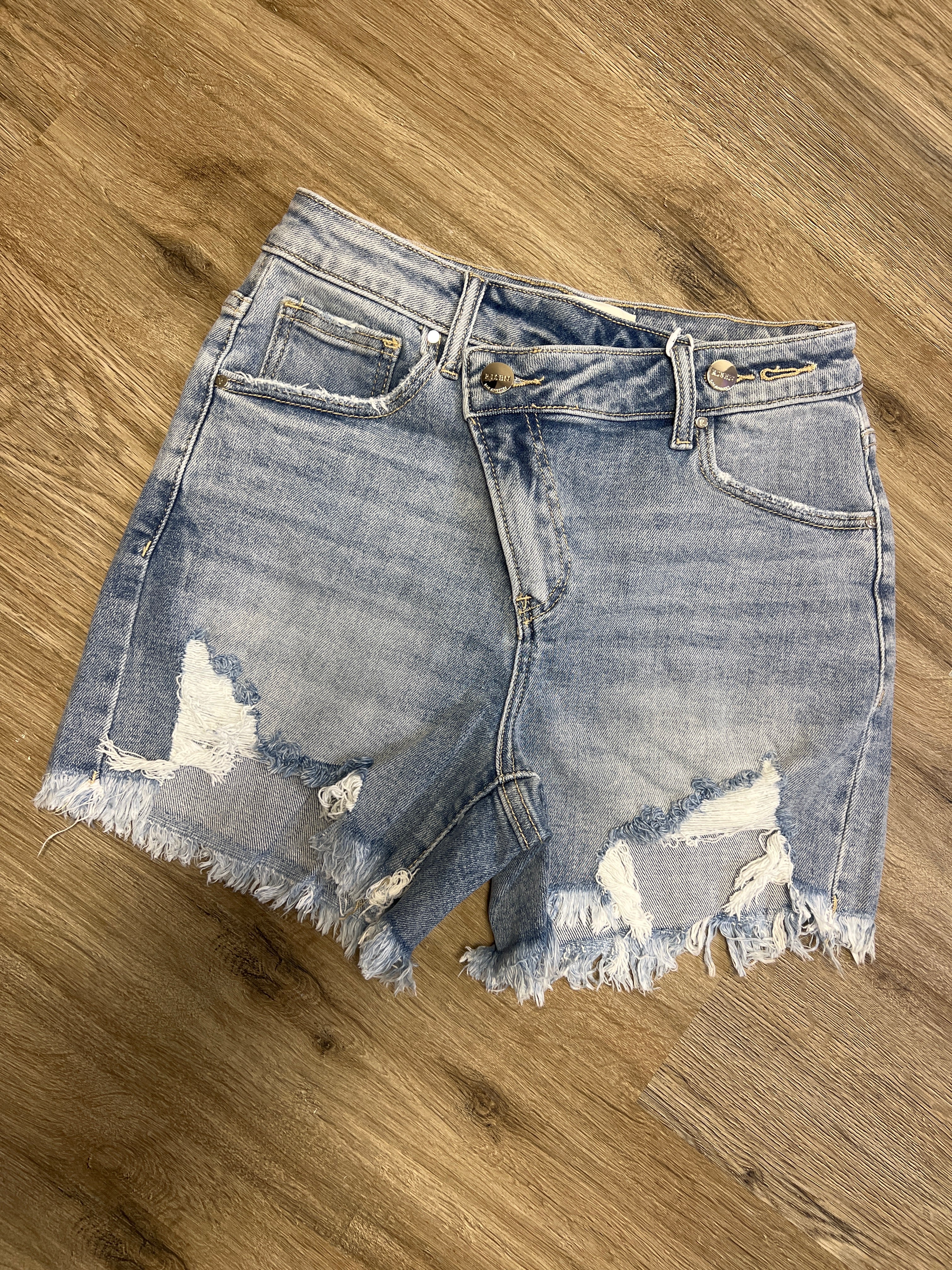 RISEN CROSSOVER SHORTS