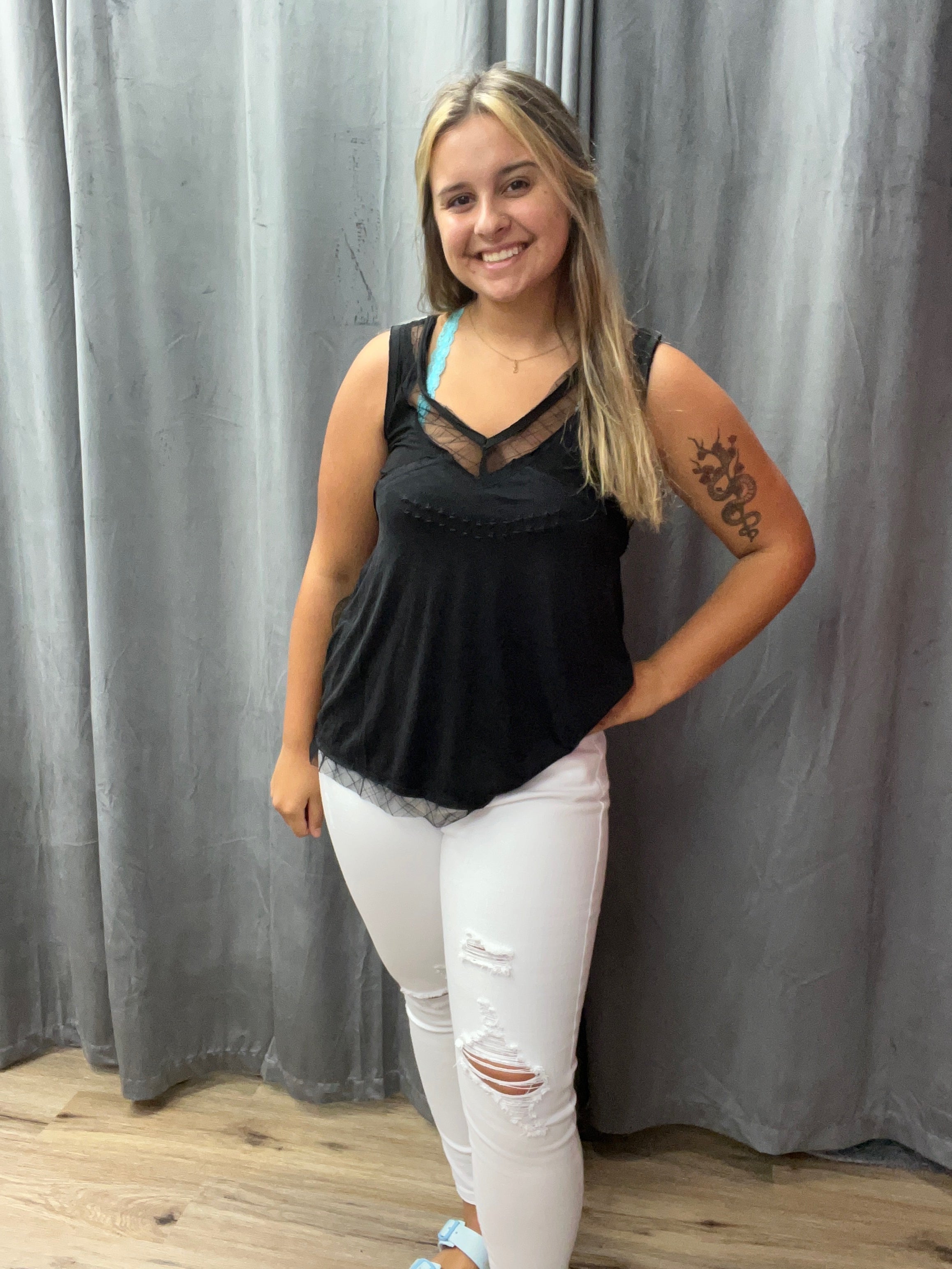 WHITE BIRCH HISH RISE DISTRESSED DENIM