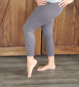 YELETE CRISSCROSS MESH ANKLE LEGGING