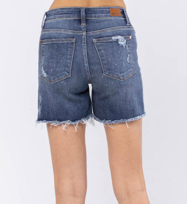 JUDY BLUE MID RISE BLEACH DESTREOYED SHORTS