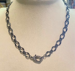 OVAL SHAPED LINK CHAIN WITH SMALL LOSTER CLAW