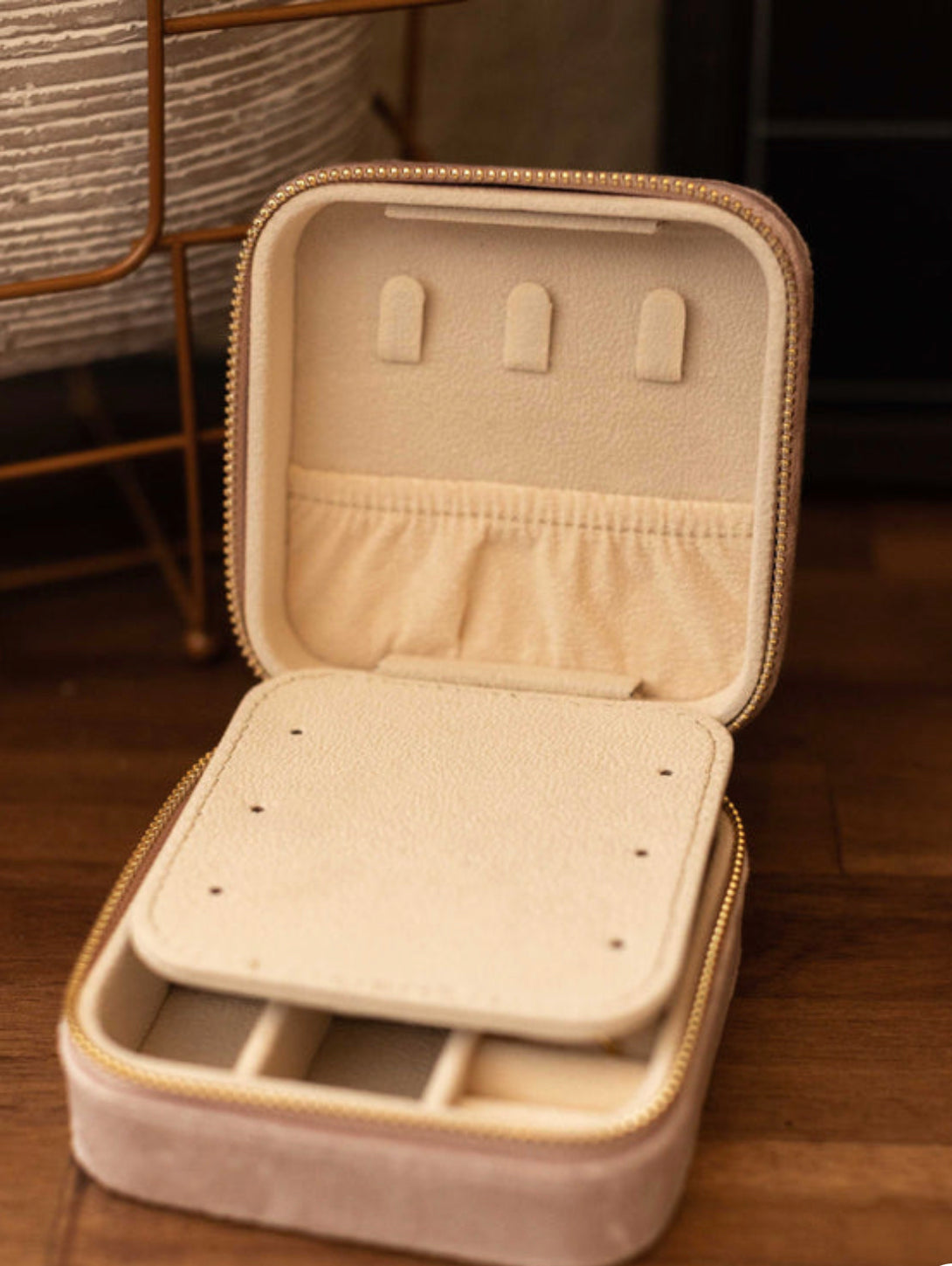 VELVET TRAVEL JEWELRY CASE