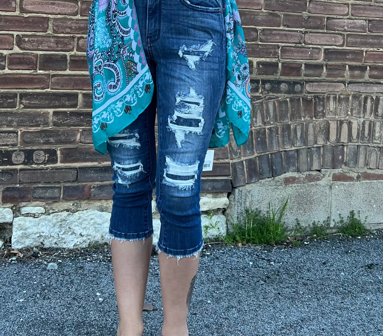 JUDY BLUE CONTRAST CAPRI