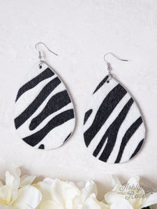 SOUTHERN GRACE ZEBRA EARRING