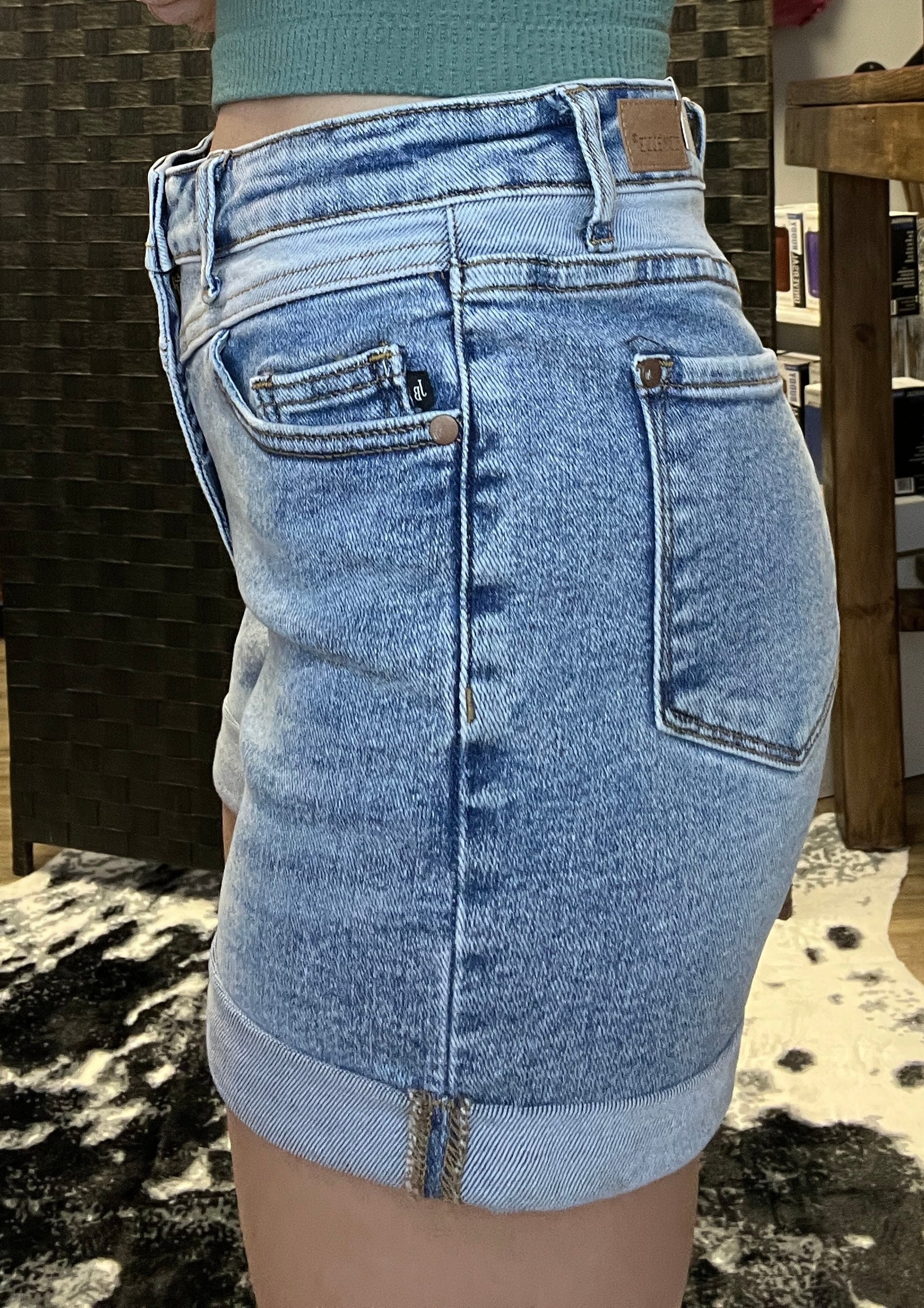JUDY BLUE YOKE SHORTS
