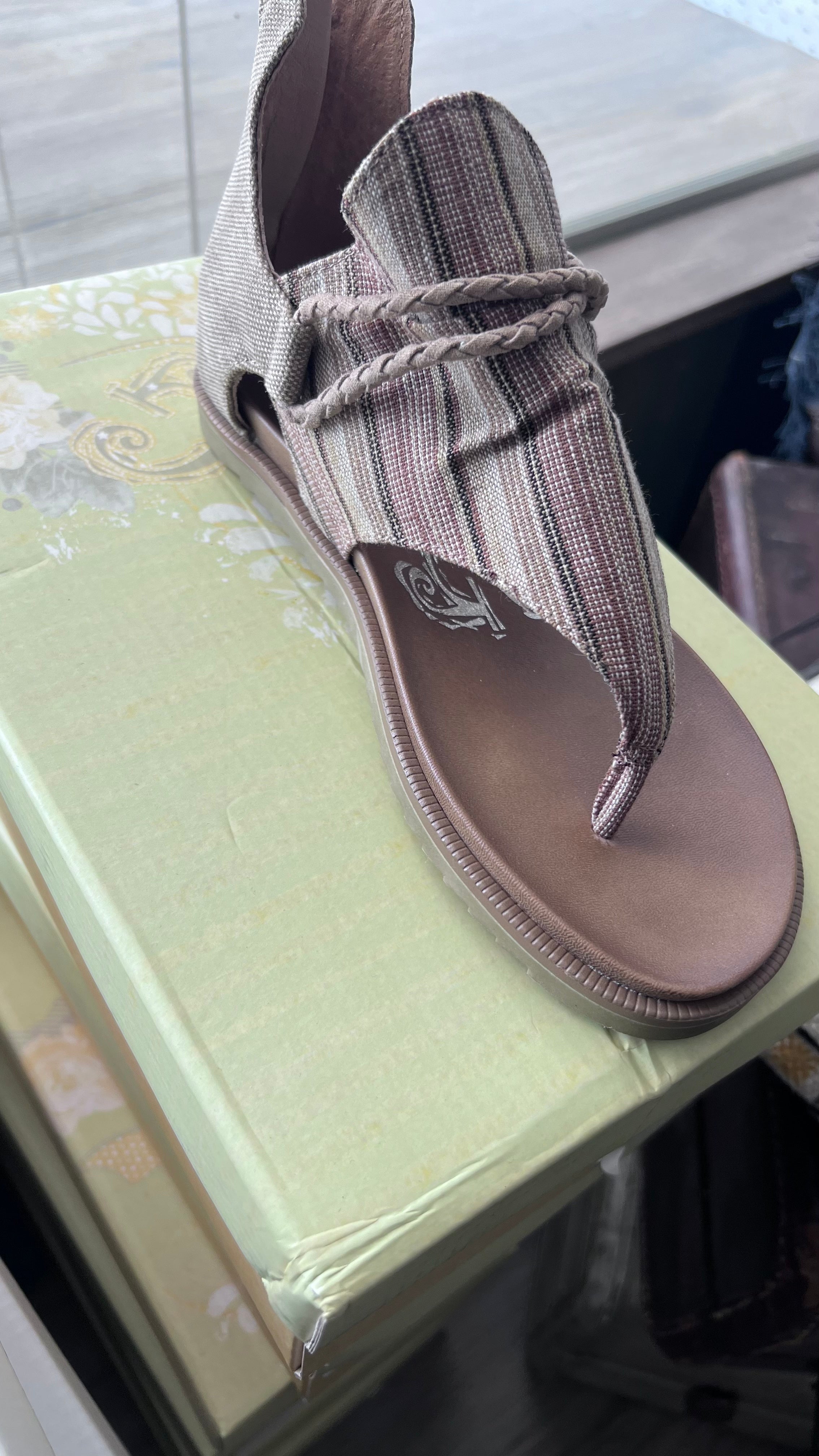VERY G  TAN HIGH BACK  SANDALS