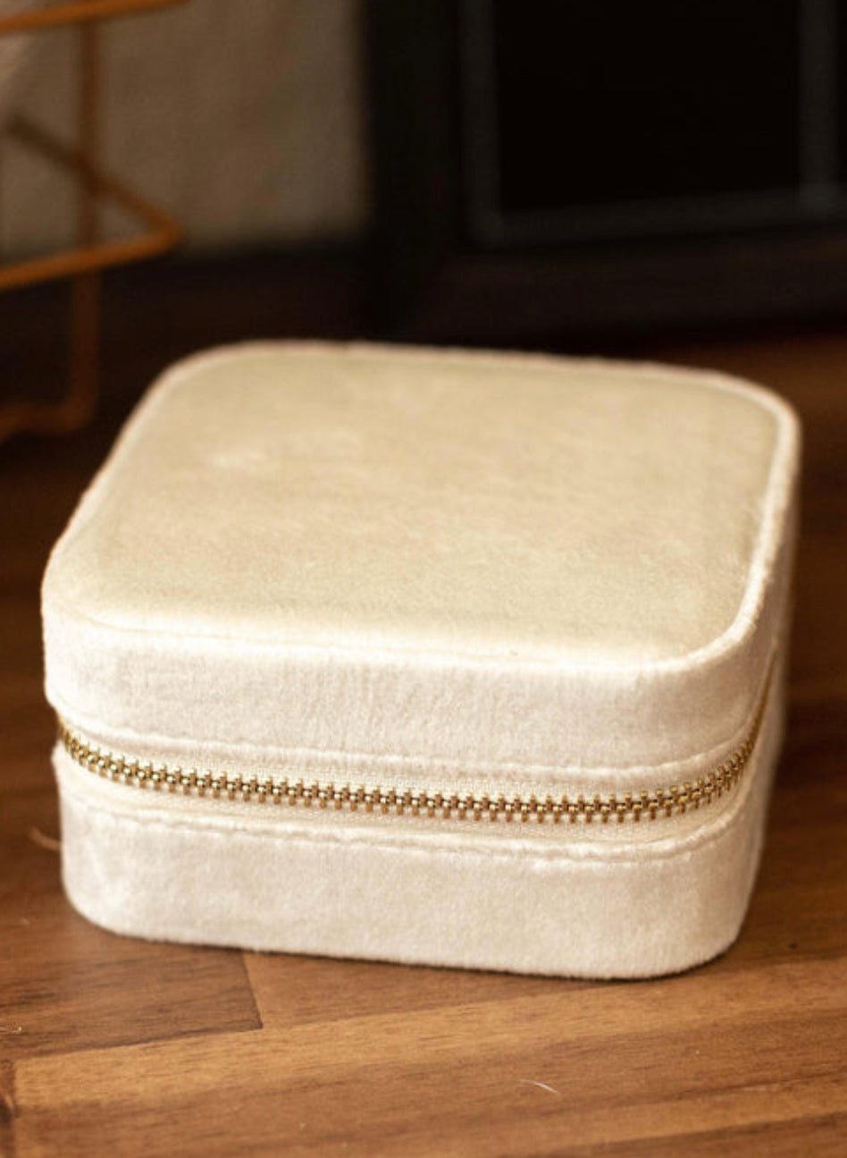 VELVET TRAVEL JEWELRY CASE