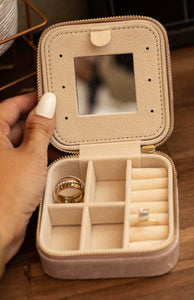 VELVET TRAVEL JEWELRY CASE