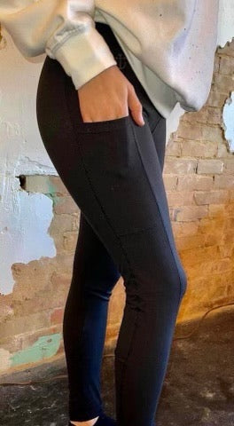 ANCHORED ARROW Anchored Leggings w/ POCKETS