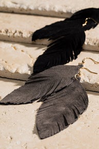 URBANISTA LEATHER FEATHER EARRING